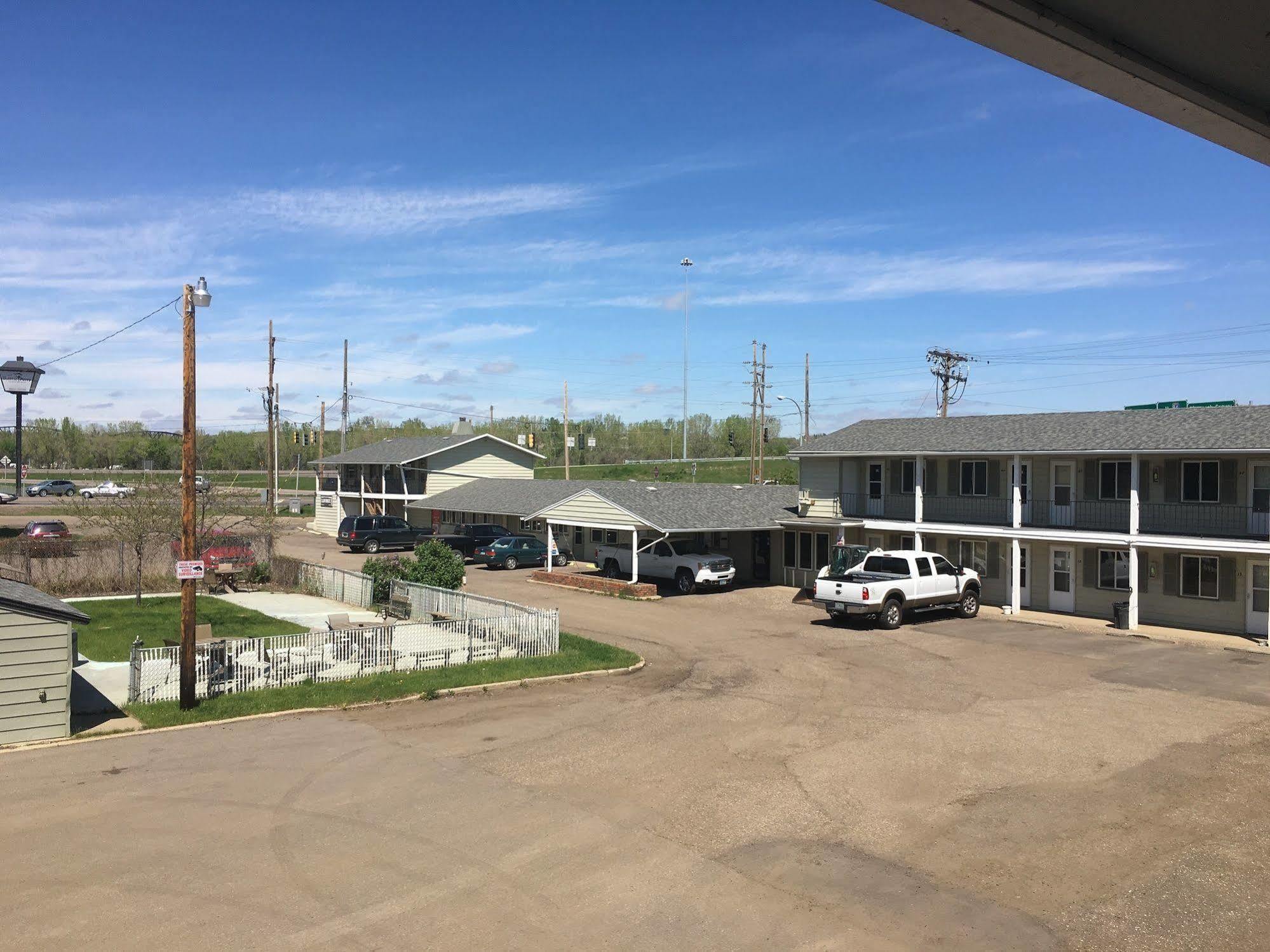 Mandan Colonial Motel And Rv Park المظهر الخارجي الصورة