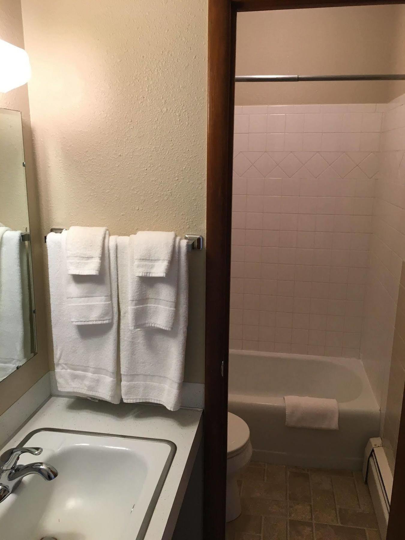Mandan Colonial Motel And Rv Park المظهر الخارجي الصورة