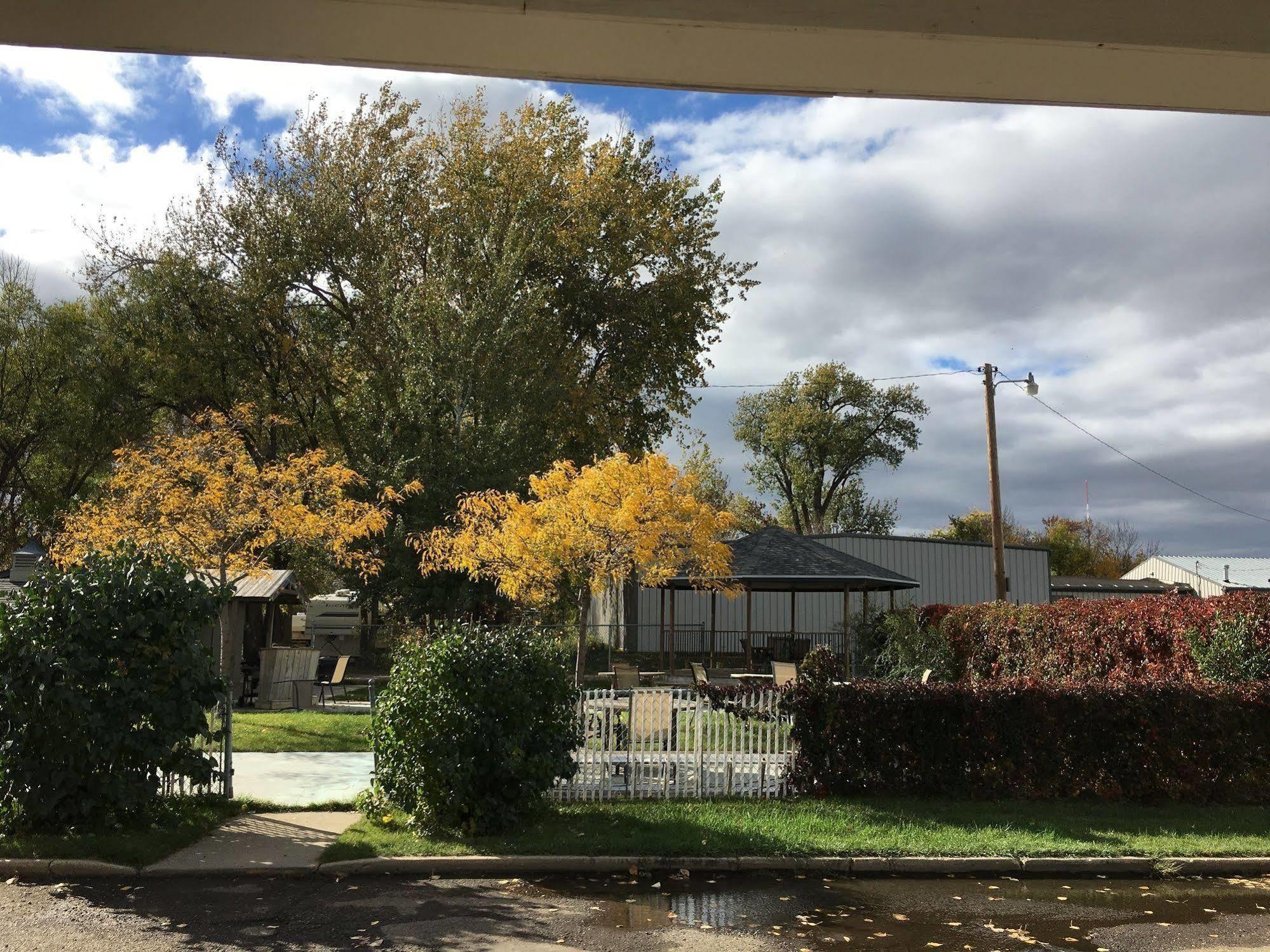 Mandan Colonial Motel And Rv Park المظهر الخارجي الصورة